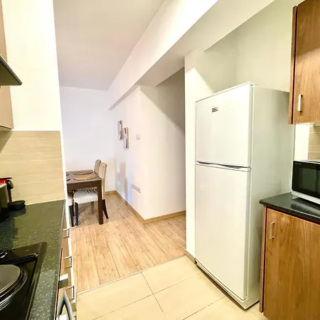 Prevezis Executive Apartment Cleopatra Hotel Area - Platform 357 *
