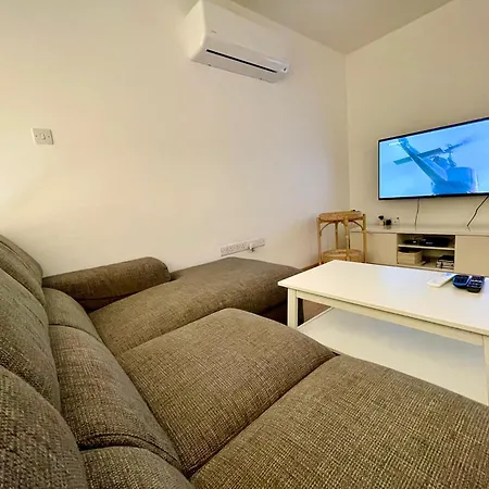Prevezis Executive Apartment Cleopatra Hotel Area - Platform 357 *